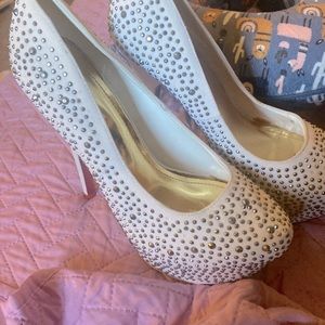 What is cream colored high heel shoes